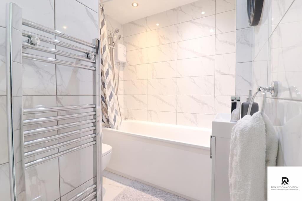 Den Accommodation & Short Lets Greenwich London - 3 Bed House Exterior photo