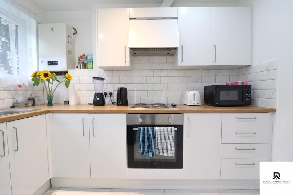 Den Accommodation & Short Lets Greenwich London - 3 Bed House Exterior photo