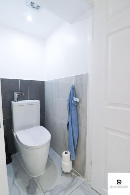 Den Accommodation & Short Lets Greenwich London - 3 Bed House Exterior photo